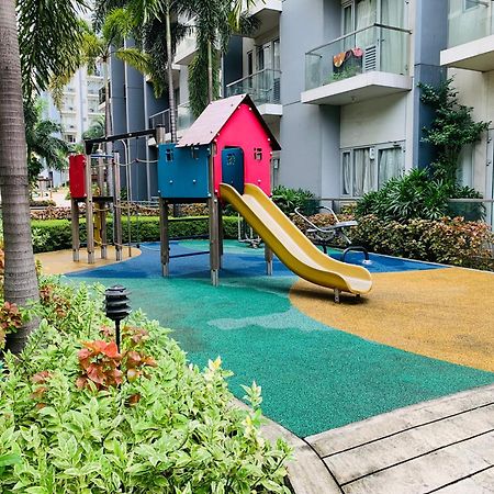 One Palm Tree Villas Condominium - Studio 7Th Fl With Balcony - Across Terminal 3 Airport Pasay Exteriör bild