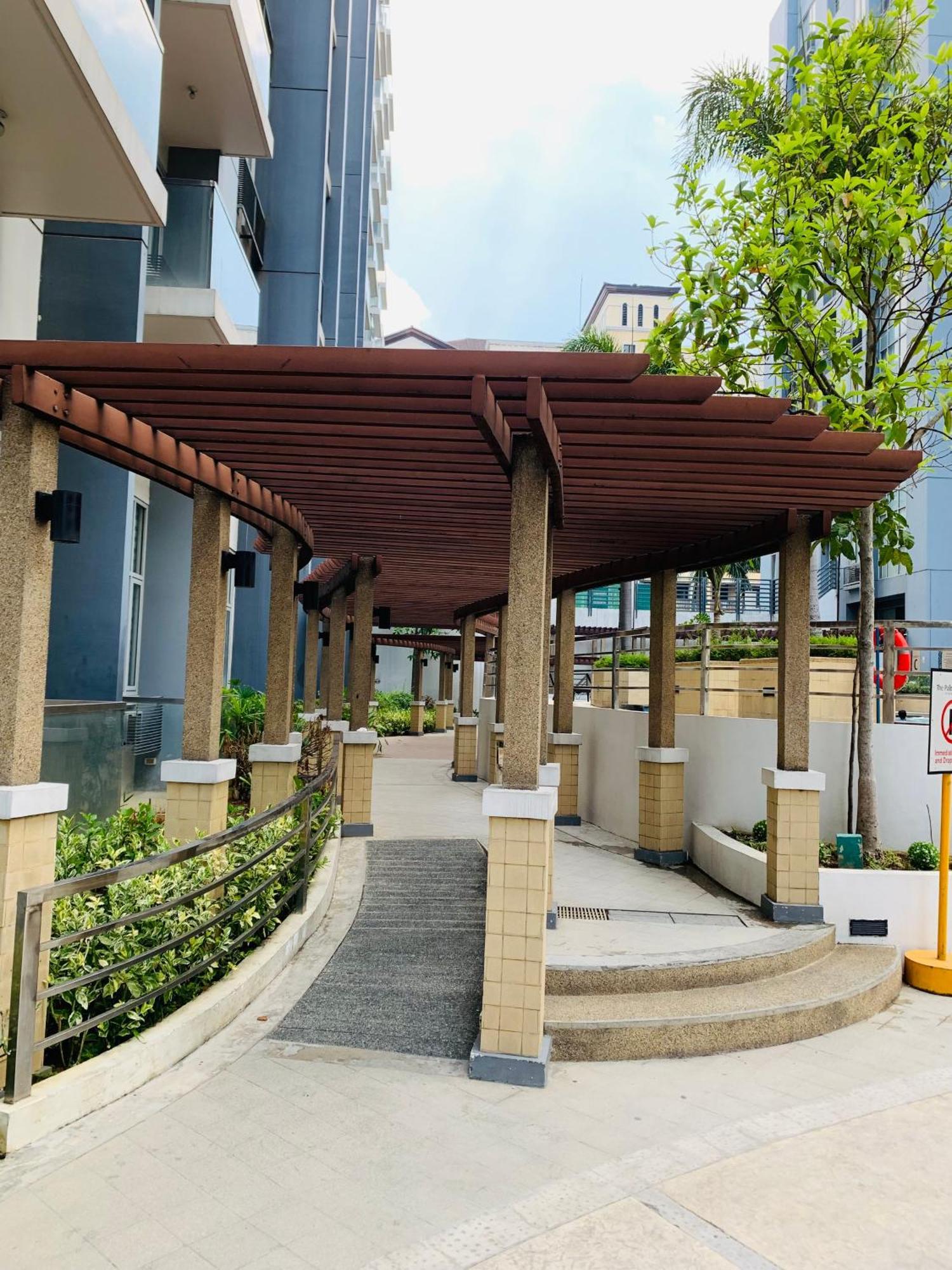 One Palm Tree Villas Condominium - Studio 7Th Fl With Balcony - Across Terminal 3 Airport Pasay Exteriör bild