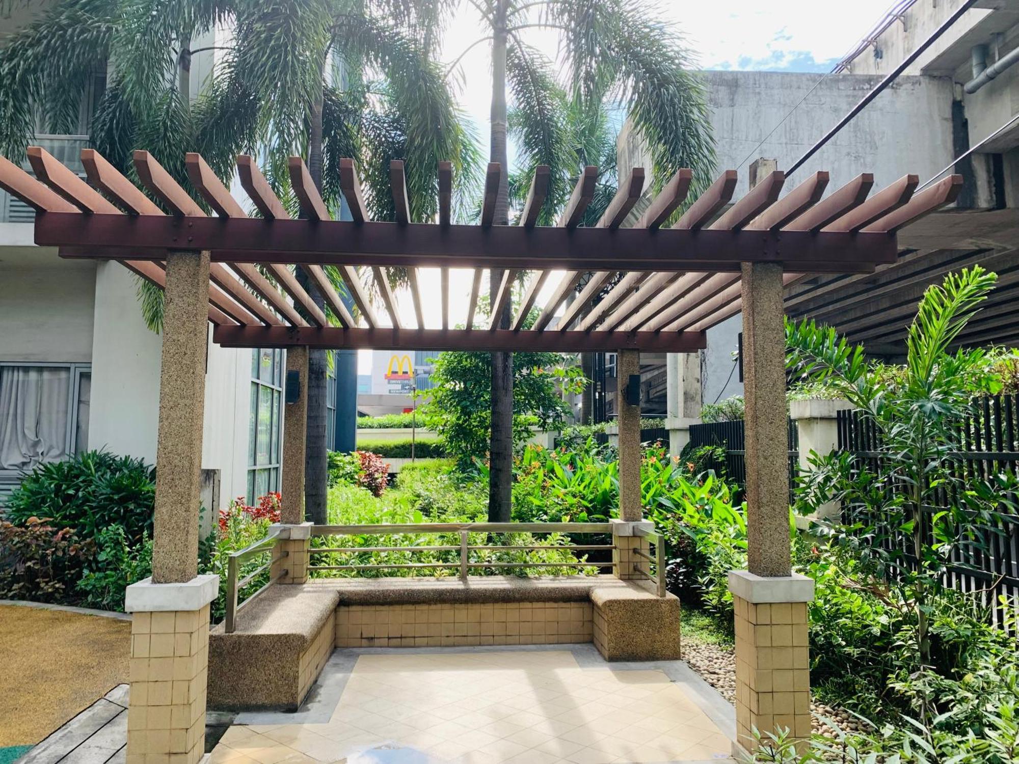 One Palm Tree Villas Condominium - Studio 7Th Fl With Balcony - Across Terminal 3 Airport Pasay Exteriör bild