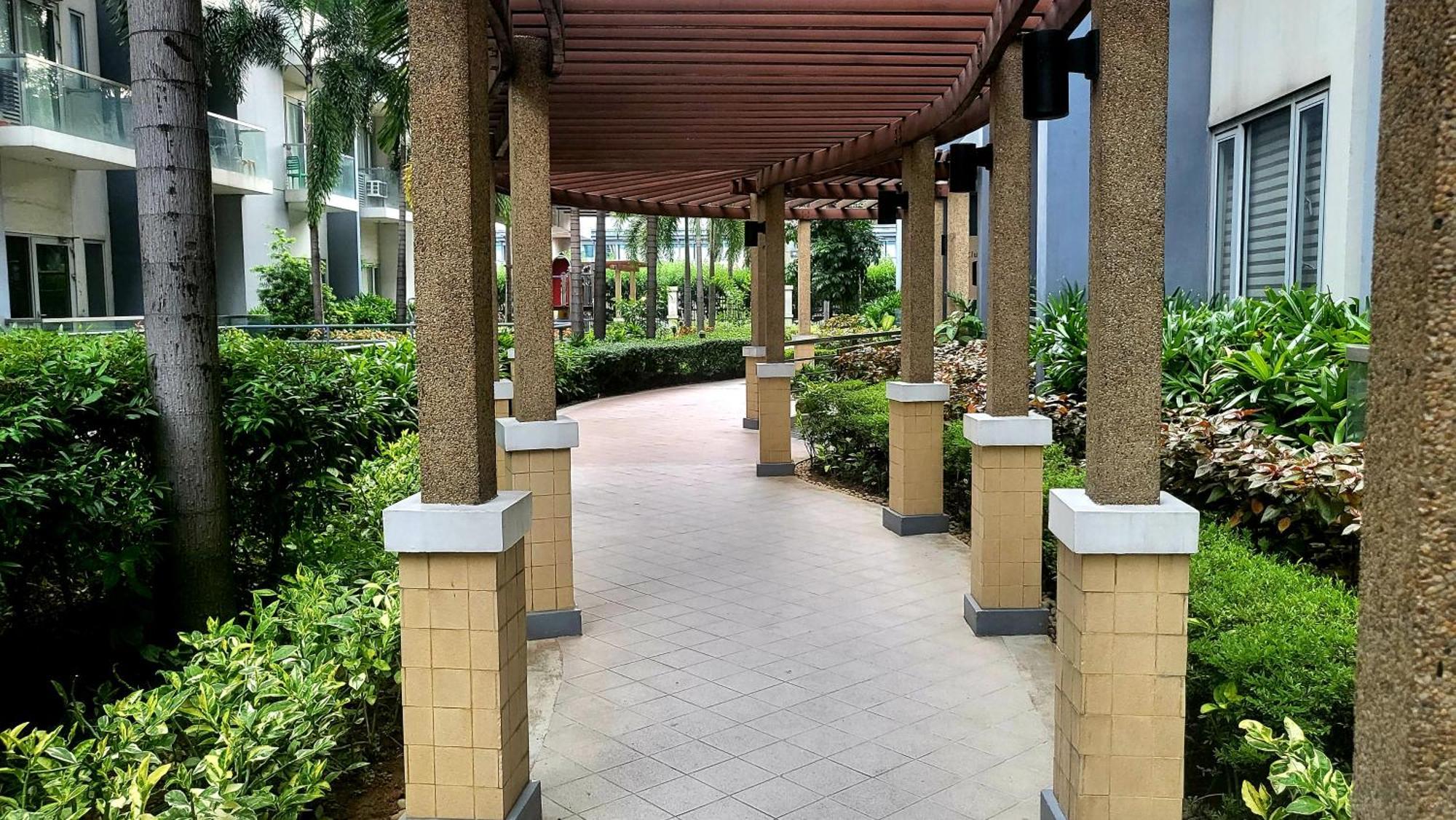 One Palm Tree Villas Condominium - Studio 7Th Fl With Balcony - Across Terminal 3 Airport Pasay Exteriör bild