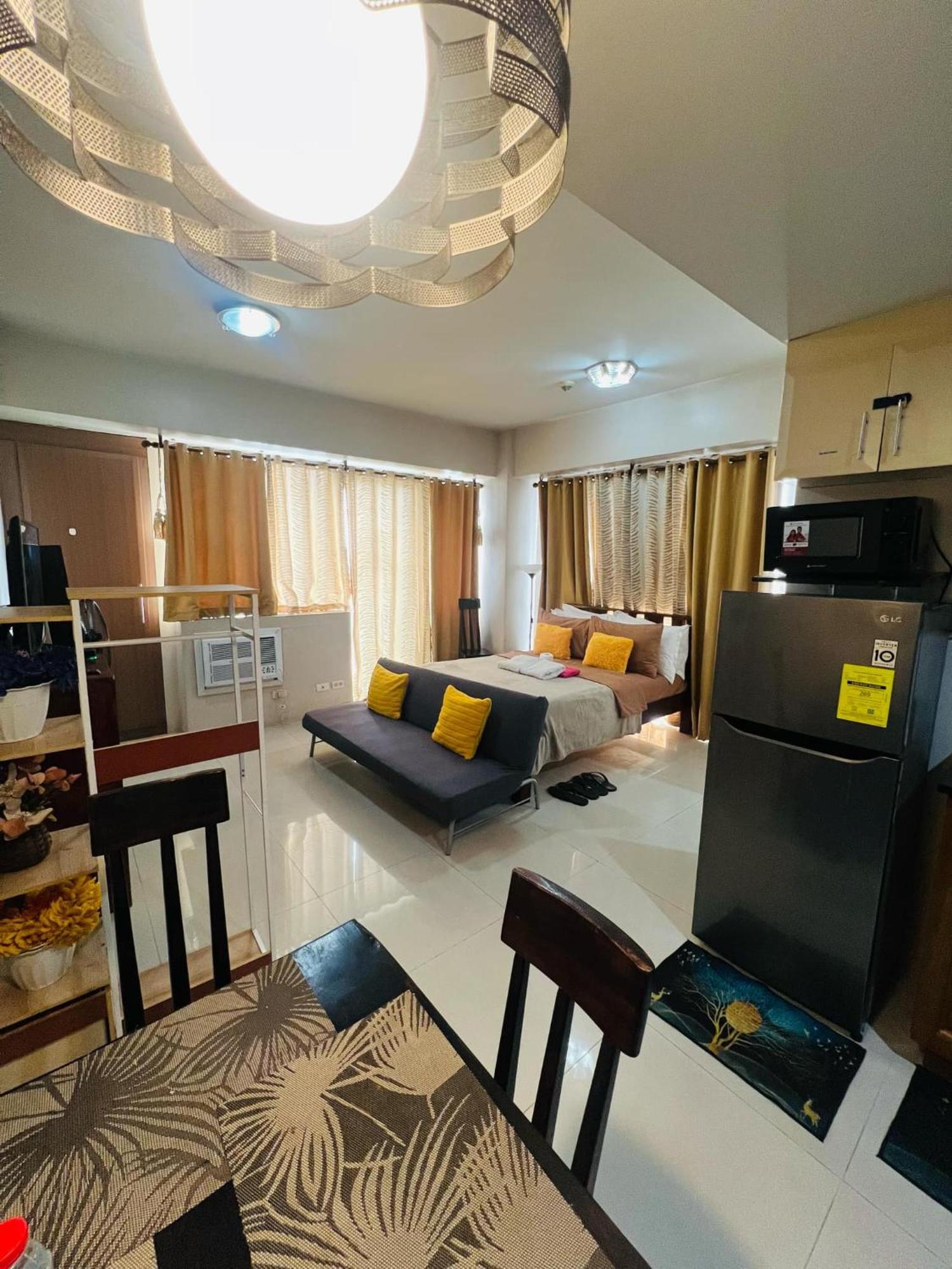 One Palm Tree Villas Condominium - Studio 7Th Fl With Balcony - Across Terminal 3 Airport Pasay Exteriör bild