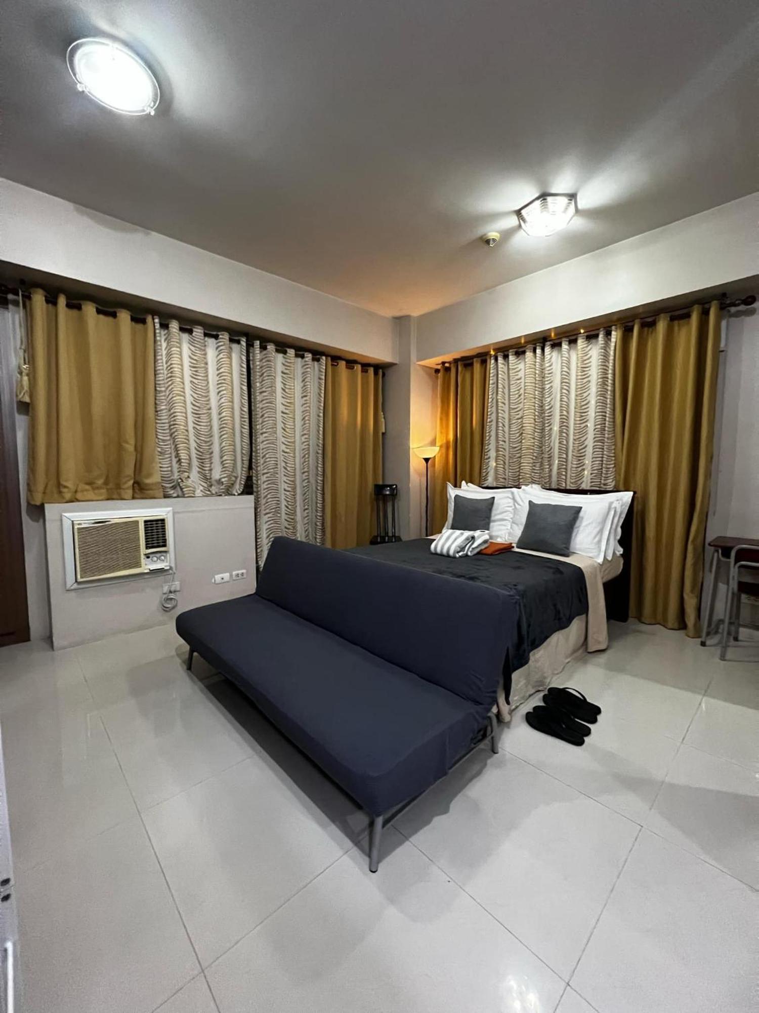 One Palm Tree Villas Condominium - Studio 7Th Fl With Balcony - Across Terminal 3 Airport Pasay Exteriör bild