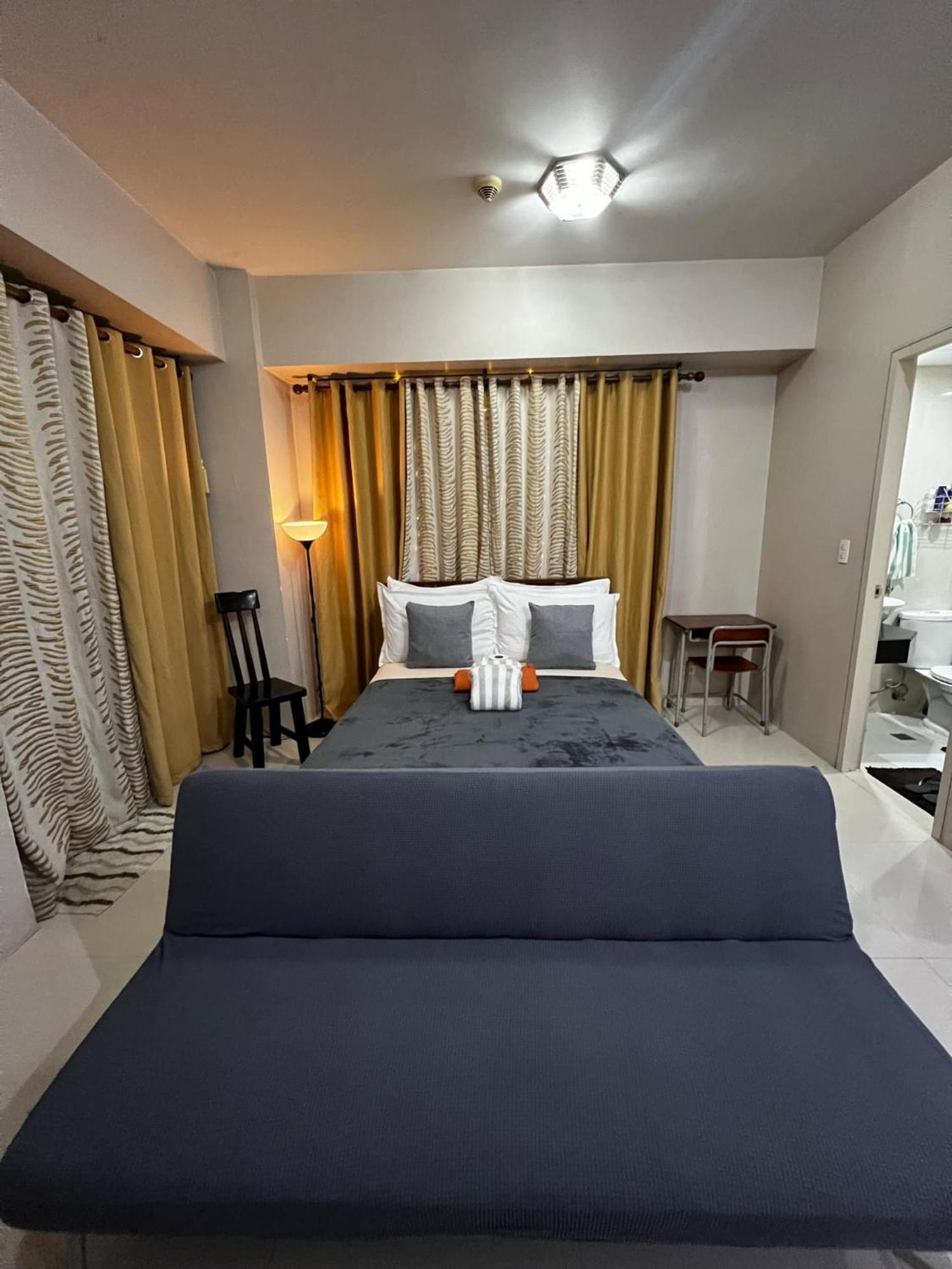 One Palm Tree Villas Condominium - Studio 7Th Fl With Balcony - Across Terminal 3 Airport Pasay Exteriör bild
