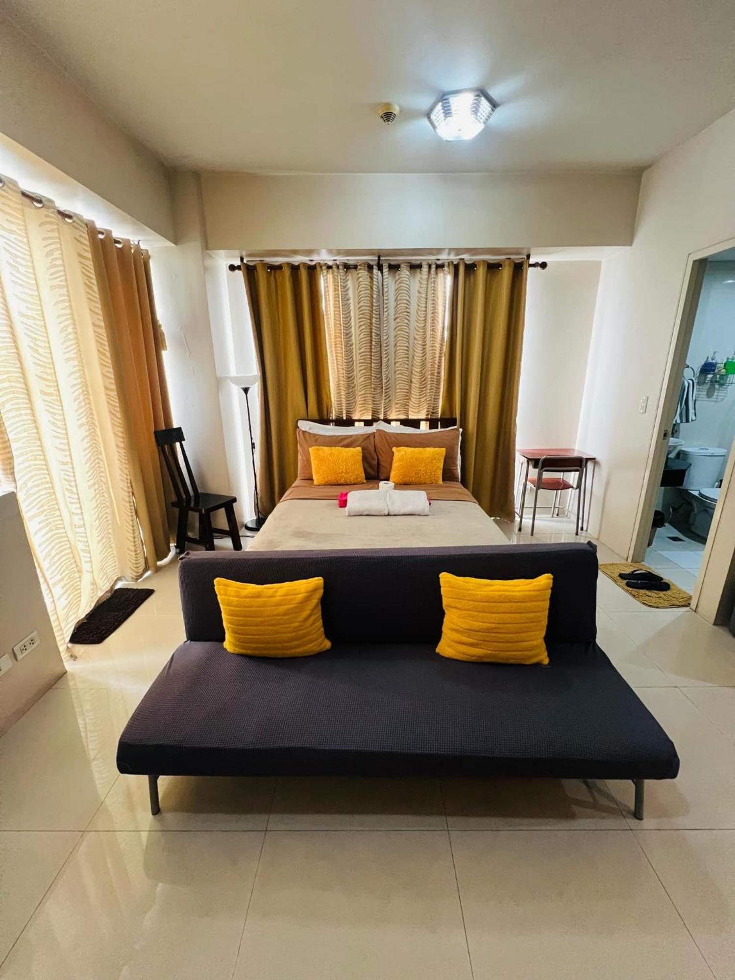 One Palm Tree Villas Condominium - Studio 7Th Fl With Balcony - Across Terminal 3 Airport Pasay Exteriör bild